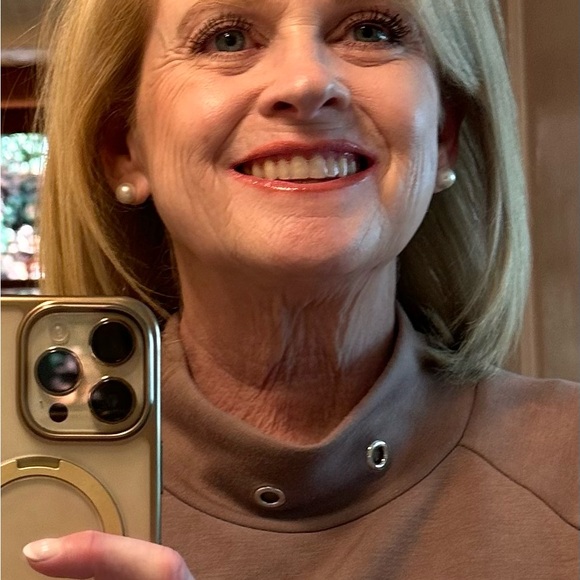 Meet your Posher, Chrystial - Picture 3 of 3